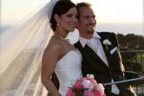 Nick Vujicic with his wife Kanae on their wedding day