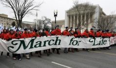 protersters-march-during-march-of-life