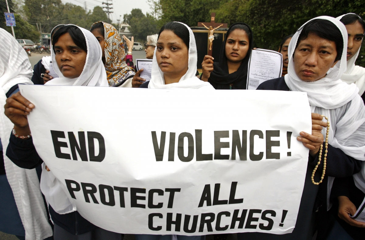 Pakistan: 14 Killed And 78 Wounded In Church Suicide Bombings