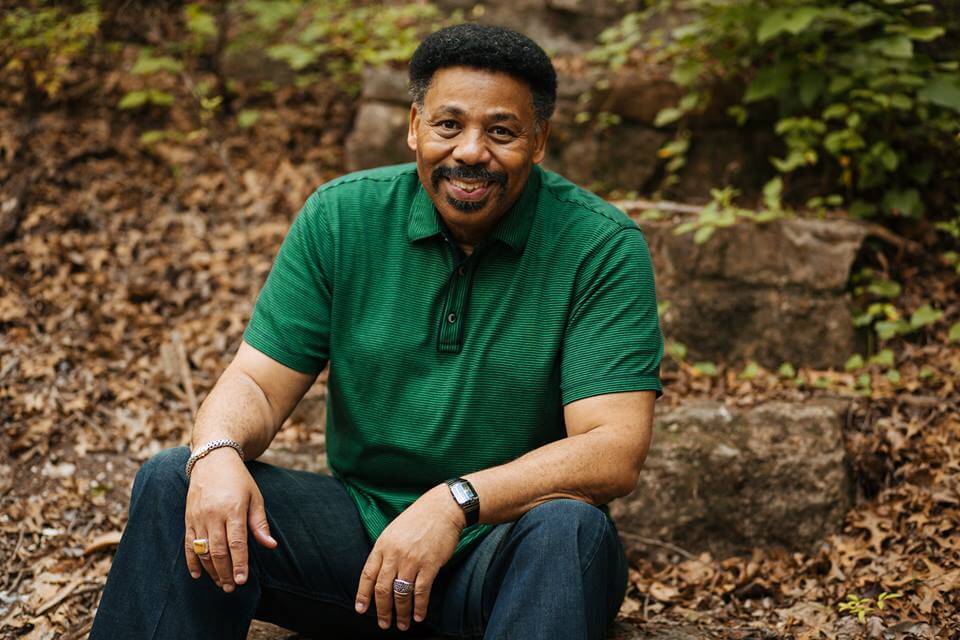 Tony Evans announces engagement