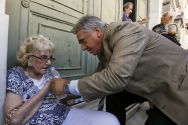 helping-greek-pensioner
