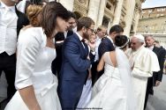 pope-francis-with-newly-weds