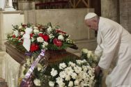pope-francis-pays-tribute-to-vatican-receptionist