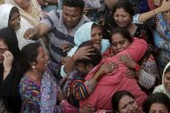 pakistanis-in-mourning-after-suicide-bomb-attack
