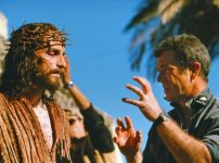 mel-gibson-with-jim-caviezel-in-the-passion-of-the-christ