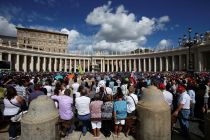thousands-in-vatican-square-for-angelus-on-sunday