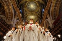 choristers-of-st-pauls-cathedral-sing-christmas-carols