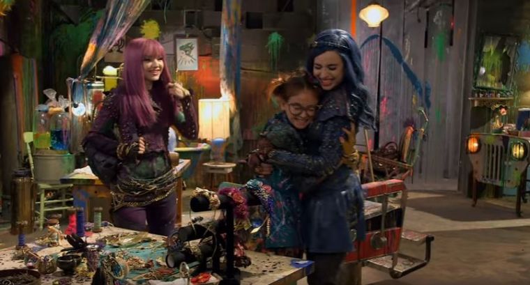 Descendants 3': First Look on Set With Ursula's Daughter Uma and Her Pirate  Gang (Exclusive)