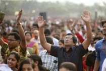 praying-christians-in-bangladesh