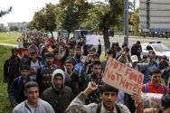 refugees-heading-for-hungary-border