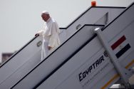 pope-fracis-arrives-in-egypt