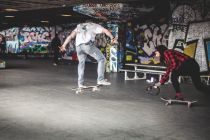 young-people-skateboarding-in-london