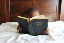 a-child-reads-the-bible
