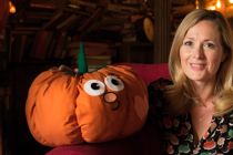 the-night-manager-star-natasha-little-with-patch-the-pumpkin