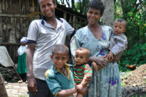 beba-achenef-38-awd-survivor-after-rejoining-her-1-year-old-twin-children-dembia-district-in-amhara-region-ethiopia