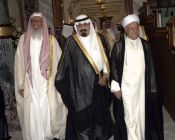 Saudi King Abdullah (C) walks with former Iranian president Akbar ...